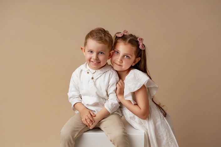 Ein Geschwisterportrait aus einen professionellem Fotoshooting in Hamburg