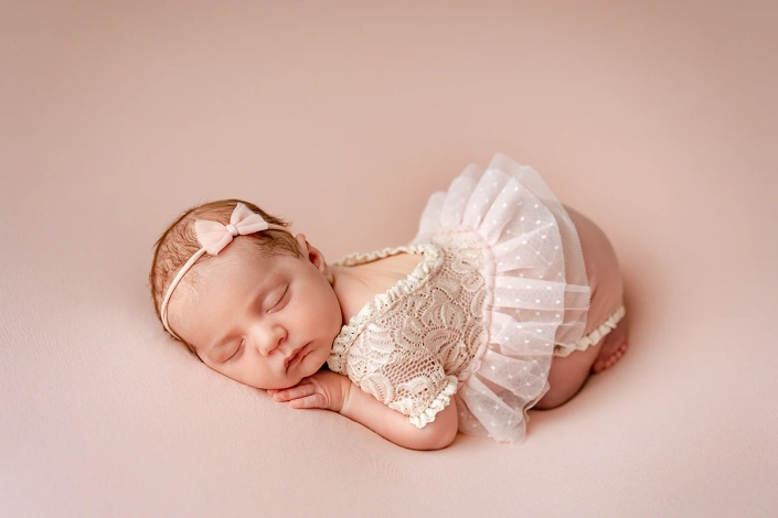 Mädchen-Baby im Tütü-Body in rosee