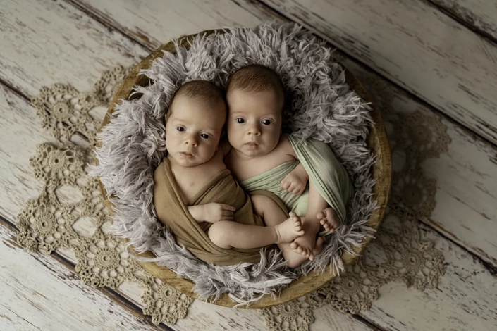 babyfotoshooting_hamburg_mit_zwillingen Kopie zweieiige zwillinge beim Neugeborenenshooting in Hamburg