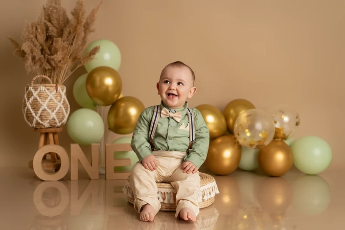 Baby bei seinem Cake smash fotoshooting in Hamburg
